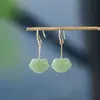 Cierre de Ruyi Auspicioso de Jade Hetian Natural Gancho para Oreja, Estilo Retro Artístico Material de Agua Clara de Jade Hetian, Digno y Elegante Venta al por Mayor
