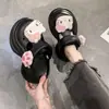 Lindas Chanclas de Playa Gruesas y Cómodas de Dibujos Animados Hello Kitty 2026 Primavera/Verano Nuevas Chanclas Cerradas Antideslizantes para Uso en Exteriores