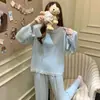Novo pijama feminino para outono e inverno, com design em relevo de gato KT, uma camada base de manga longa quente e confortável, e um conjunto de loungewear doce em estilo cartoon.