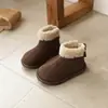 Botas Femininas Sapatos Grandes de Algodão 2026 Novo Estilo Inverno Com Pelúcia Espessada Quente Botas de Neve Menina Pequena Botas Curtas Infantis
