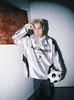 Camiseta de Manga Larga Estilo Americano Plateada de Jersey para Hombre con Estampado de Letras en Color Contrastante Marca Deportiva Moderna Top Nuevo Ins