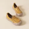 Couro macio, confortável para mulheres de meia-idade e idosas, bico redondo, antiderrapante, sola macia, sola grossa, sapatos femininos estilo Birkenstock, design de cobertura total