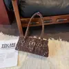 Bolso tipo baguette con tachuelas y estampado de leopardo para mujer, nuevo modelo 2026, bolso rosa para hombro y axila, diseño de nicho de alta gama, versátil para ir al trabajo