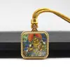 Pingente Mini Thangka Pintado à Mão em Aço Titânio Dourado de Xizang Pingente Thangka Wuye Huang Caishen Oito Protetores Colar