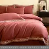 Conjunto de Quatro Peças de Algodão Escovado Espesso Elegante de Luxo Leve Lençóis de Cama Cobertor de Colchão Conjunto de Três Peças de Cama Lençóis de Cama Luxo Acessível Roupa de Cama Outono e Inverno