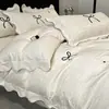 Menina Francesa Laço Algodão Longo Algodão Quatro Peças Conjunto Princesa Bolinhas Bordado Puro Algodão Capa de Edredom Estilo Creme Cama