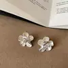 Aretes de Tachuela Flor Geométrica Retorcida con Circonita para Mujer, Frescos y Versátiles, Pendientes de Moda Trendy para el Trabajo con Temperamento