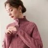 Estilo Old Money Punho Dividido Gola Alta Meio Abotoado Caxemira Feminino Outono/Inverno 2026 Malha de Manga Longa Suéter de Lã Engrossado