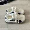 Tênis de treino retro preto alemão para mulheres, versátil de primavera, feio-bonito, com sola grossa, bico redondo, sapatos esportivos casuais