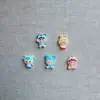 Serie de Niños Disfrazados de Mascotas de Dibujos Animados Lindos Zapatos con Agujeros Hechos a Mano para Bricolaje Flor Imán para Refrigerador Llavero Accesorios para Pasador de Pelo