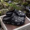 Zapatos de Agujeros de Moda para Hombre 2026 Verano Nuevos Sandalias tipo Zueco Transpirables Resistentes al Desgaste Antideslizantes para Interiores para Hombre