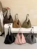 Bolsa tote grande de crochê à mão para mulheres, novo estilo 2026, com visual sofisticado, adequada para o trabalho, para o dia a dia e pode ser carregada no ombro ou na transversal.