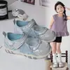 Sandalias Deportivas Infantiles 2026 Verano Nuevas Niñas Transpirables Malla Única Zapatos Casuales Niños Suela Suave Antideslizantes Zapatos para Cruzar Arroyos
