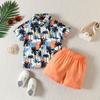 Conjunto de Verão para Meninos 2026 Novo Estilo Infantil Camisa de Manga Curta com Lapela de Botão Único Estilo Férias na Praia Conjunto Casual