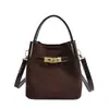 Bolso Cubo Retro de Ante con Retazos para Mujer Otoño 2026 Nuevo Bolso de Mano de Alta Gama con Hebilla de Cierre Bolso de Hombro Único Cruzado para el Trabajo