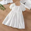 Descanso para el té estilo francés Elegante Vestido Parental Madre e Hija Vestido de Playa de Verano para Vacaciones en la Costa Tie-Dye Vestido Blanco