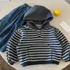 Sudadera con capucha a rayas para niños 2026 Otoño Nuevo Estilo Estilo Coreano Casual Versátil Superior para Niños Moda Chic Superior para Niñas