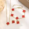 Moda Madreperla Trébol de Cuatro Hojas Acero de Titanio Oro de 18K Conjunto de Pulsera Collar Pendientes Joyería para Mujer Fábrica Venta al por Mayor en Stock
