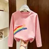 Camiseta de algodão puro manga longa estilo coreano para meninas, novo design de desenho animado da moda outono 2026, camiseta básica versátil para crianças mais velhas