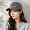 Gorra de béisbol bordada con un lindo cachorro de dibujos animados para mujer, versátil, adelgazante, visera ancha, circunferencia de cabeza grande, copa suave