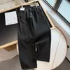 Jeans casual de estilo denim, corte reto afunilado, caimento regular solto 13379