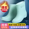 Botas de lluvia elegantes de media pantorrilla para mujer, impermeables y resistentes al desgaste, adecuadas para todas las estaciones, con forro cálido de vellón, suelas planas y diseñadas para usar en la cocina o como zapatos casuales.