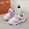 Zapatos para Niña 2026 Primavera/Otoño Nuevos Zapatos Deportivos Blancos para Niños Moda Versátil Zapatos de Plataforma de Princesa Niños Medianos/Mayores Suela Suave