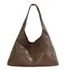 Bolso Tote de Metal con Diseño de Agujeros Grande Capacidad para Mujer 2026 Nuevo Bolso Retro de Hombro Único para Viaje Diario Bolso de Piel Suave para Debajo del Brazo