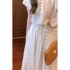 Nuevo conjunto de moda nacional estilo chino para personas petite, conjunto de dos piezas súper elegante de camisa blanca y falda, color liso, Otoño 2026