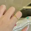 Anillo de Hielo Triturado Dorado Estilo Antiguo para Mujer, Temperamento de Lujo Ligero, Diseño de Cielo Estrellado, Anillos de Pareja, Versátil, Sensación de Alta Gama, Modelo Nuevo