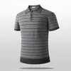 Nueva camiseta polo de punto hueco a rayas azules y blancas de manga corta para 2026, estilo fino de verano para hombre, camiseta con cuello de estética old money