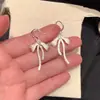 Pendientes de Lazo de Cinta Esmaltados en Blanco Dulces y Elegantes Estilo Francés para Mujer, Lujo Ligero, Gama Alta, Pendientes Versátiles