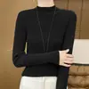 Suéter de malha sem costura, cor sólida, estilo coreano, modelagem que emagrece, perfeito como camada base, elegante e estiloso para mulheres, caimento justo, gola alta discreta, adequado para outono e inverno