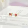 Pendientes geométricos cuadrados mini de plata de ley S925, modernos y elegantes, sencillos y delicados, con acentos de diamante, perfectos para el cartílago de la oreja, y un diseño único para mujer