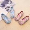 Sapatos de Princesa Desenho Animado Novo Estilo Verão 2025 para Meninas, Sapatos de Couro com Solado Macio, Sapatos de Lantejoula e Cristal para Apresentações de Menininhas
