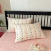 Conjunto de cuatro piezas de algodón fresco y lindo con estampado de dibujos animados, estilo INS de algodón puro, adorable y suave, adecuado para todas las estaciones, juego de tres piezas para dormitorio