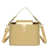Bolsa de Mão Tecida Estilosa em Formato V 2025 Novo Modelo, Bolsa Transversal de Ombro Feminina Elegante e Simples de Cor Sólida