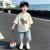 Conjunto de Verano de Manga Corta para Niños 2026 Nuevo Estilo Shorts de Mezclilla de Verano Conjunto de Dos Piezas Ropa Moderna y de Moda Estilo Coreano para Niños