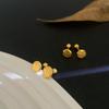 Acero de titanio libre de sueño palabra de la suerte exquisita hebilla de tornillo pequeña pendientes para mujer pendientes de lujo ligero que no se decoloran pendientes de moda