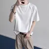 Camiseta Morada de Peso Pesado de Manga Corta para Hombre con un Diseño Único con Remaches y un Corte Desestructurado, Top de Hombro Recto para Verano, Camiseta Rígida de Manga Media