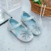 Outono de 2026 Fogos de Artifício Franceses Strass Sapatos de Princesa para Meninas Sola Macia Pérola Boca Rasa Sapatos Individuais Brilhante Cristal Borla Sapatos de Couro
