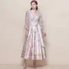 Foto Real de un Vestido Vintage Estilo Corte para Mujer con Cinturón de Lazo, Cuello en V, Mangas de Farol, Estampado y Falda Amplia