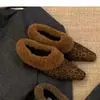 Zapatos Planos Cálidos de Terciopelo Retro para Mujer, Nuevos de Invierno Negros Versátiles de Aspecto Adelgazante Zapatos Peludos, Zapatos Gorro para Casa, Zapatos de Algodón