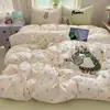 Ins Conjunto de cuatro piezas con bordado de oso lindo estilo coreano, algodón lavado, funda nórdica y juego de sábanas simples, adecuado para dormitorios, conjunto de tres piezas