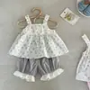Conjunto de Duas Peças com Alça Floral de Verão para Bebês Estilo Coreano Shorts e Blusa Roupa de Verão Temporada de Volta às Aulas