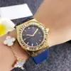 Elegante Reloj de Mujer Dorado con Diamantes y Esfera Azul, Correa de Caucho Azul, Bisel Totalmente Incrustado de Diamantes, Estilo para el Trabajo, Exquisito Lujo Ligero, Reloj Decorativo de Gama Alta