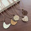 Collar Colgante Tejido Estilo Bohemio Corazón Luna para Mujeres, Estilo Dulce y Fresco, Accesorios de Playa Estilo Largo de Verano