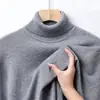 Venta al por mayor transfronteriza de suéteres de cuello alto para hombre, engrosados y cálidos para otoño e invierno, color liso, estilo casual, adecuados para hombres de mediana edad como capa base
