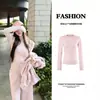 Conjunto esportivo casual de moletom rosa para mulheres, modelo novo 2026, look estiloso para o início do outono, conjunto de três peças, estilo coreano