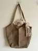 Bolsa de palha tecida para mulheres, grande capacidade, nova coleção primavera/verão 2026, design casual versátil, padrão vazado, bolsa de ombro, perfeita para férias na praia